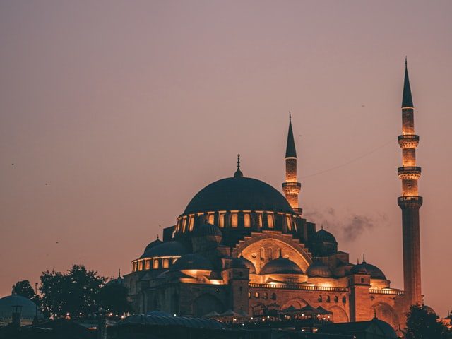 Istanbul, one of the Top 10 Best Tourist Cities in the World - Photo by David Billings on Unsplash